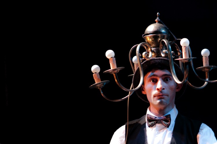 A house of recycled objects for Karakasa Circus